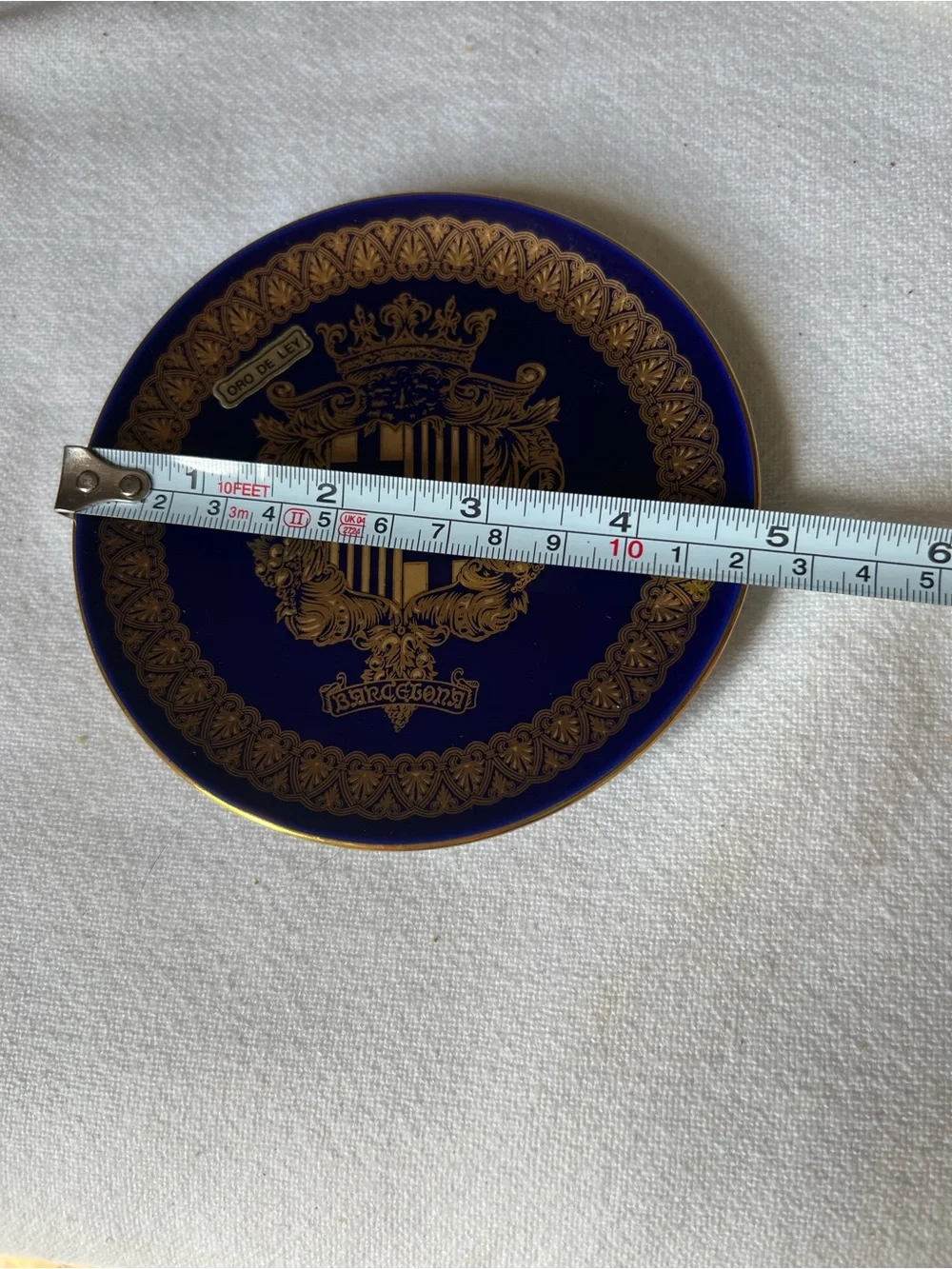 Vintage 1987 Barcelona souvenir plate features a deep cobalt blue